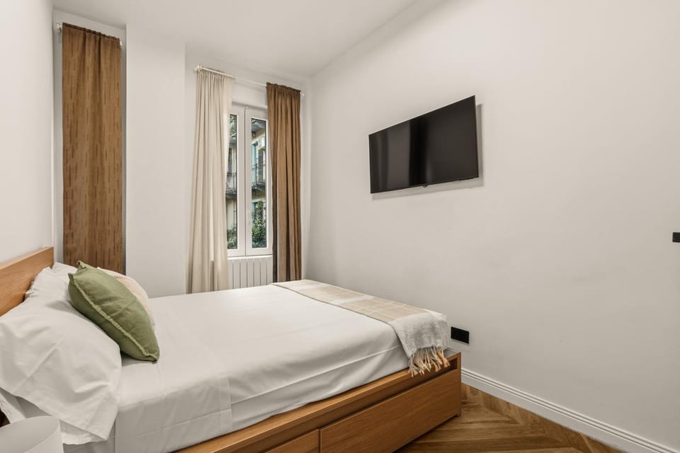 Spring, Bed, Day, Night, Winter, Summer, TV and multimedia, Bedroom, Autumn, Seasons, Time of day, heating, heating, internet, internet, soundproof, wardrobe, air conditioner, air conditioner