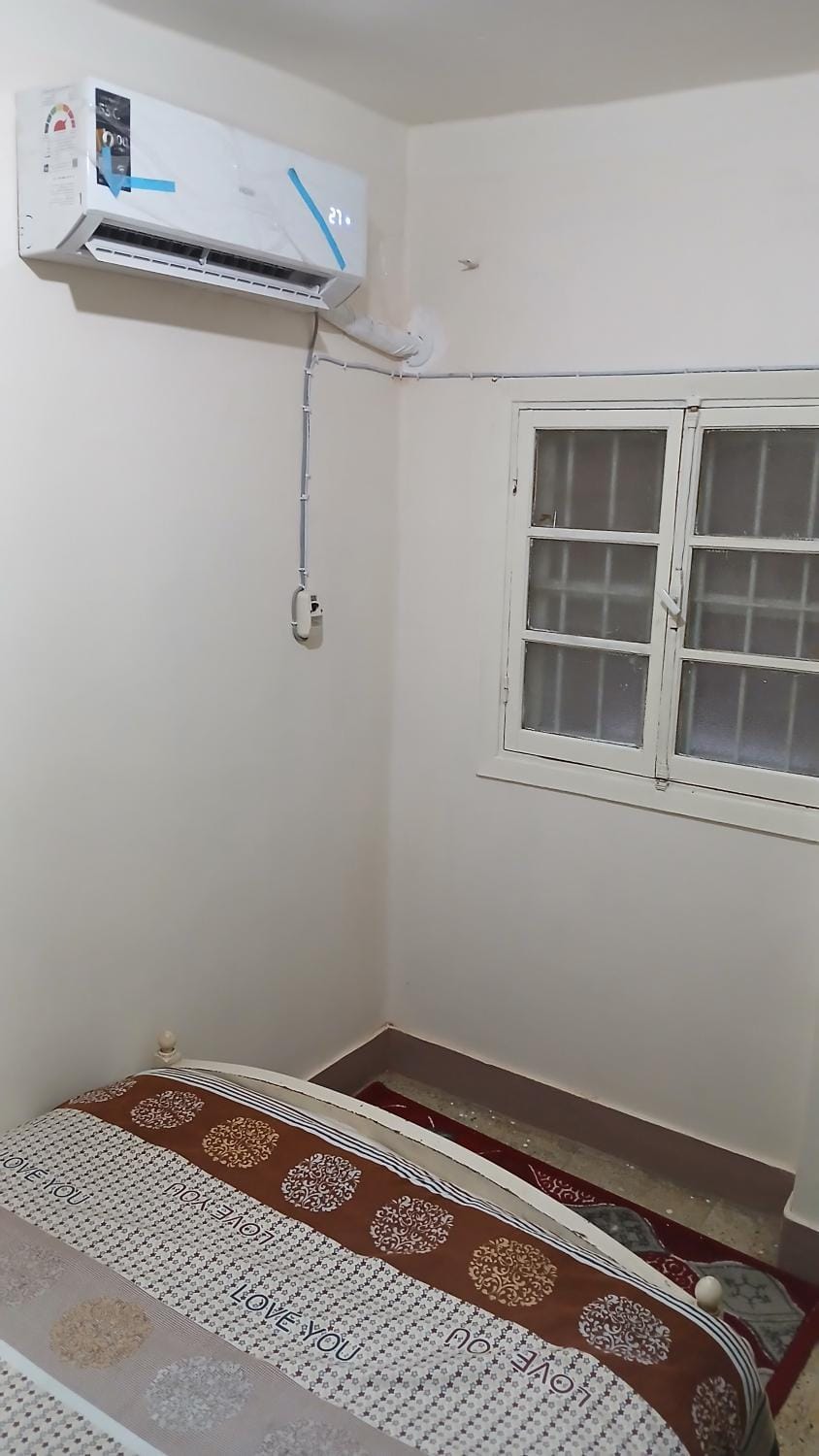 شقة مكيفة مريحه غرفتين موقع متميز Apartment in Cairo