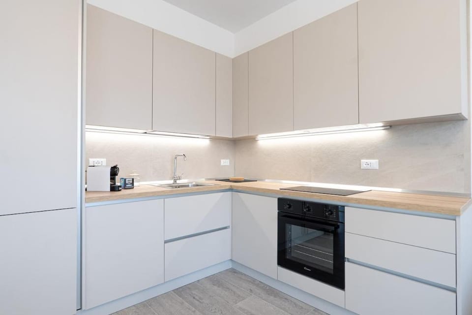 Coffee/tea facilities, Kitchen or kitchenette, dishwasher, stove