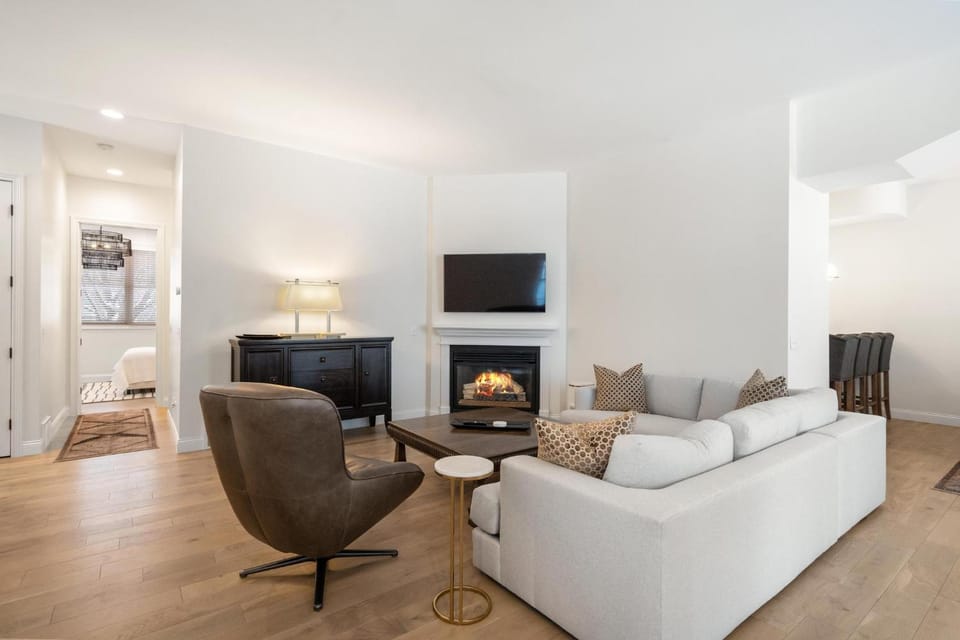 Discover luxury at Wanderlust 36 in Bay Harbor, featuring 4 bedrooms and great amenities. House in Bay Harbor