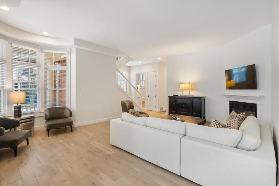 Discover luxury at Wanderlust 36 in Bay Harbor, featuring 4 bedrooms and great amenities. House in Bay Harbor