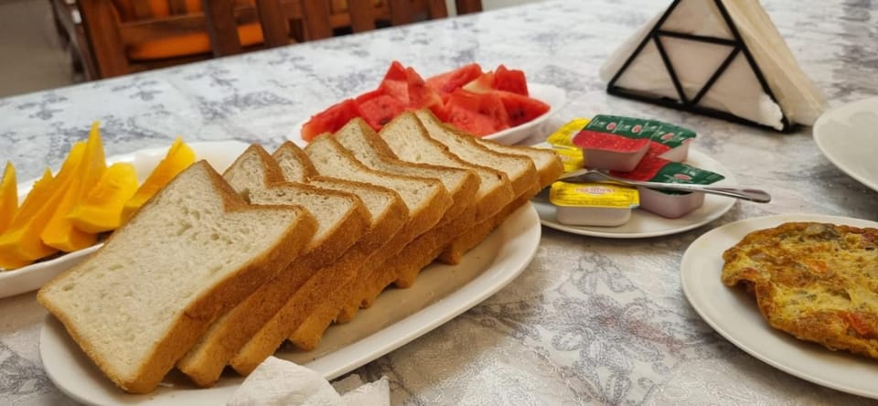 Food and drinks, Food, Breakfast, Continental breakfast, Buffet breakfast, Drinks