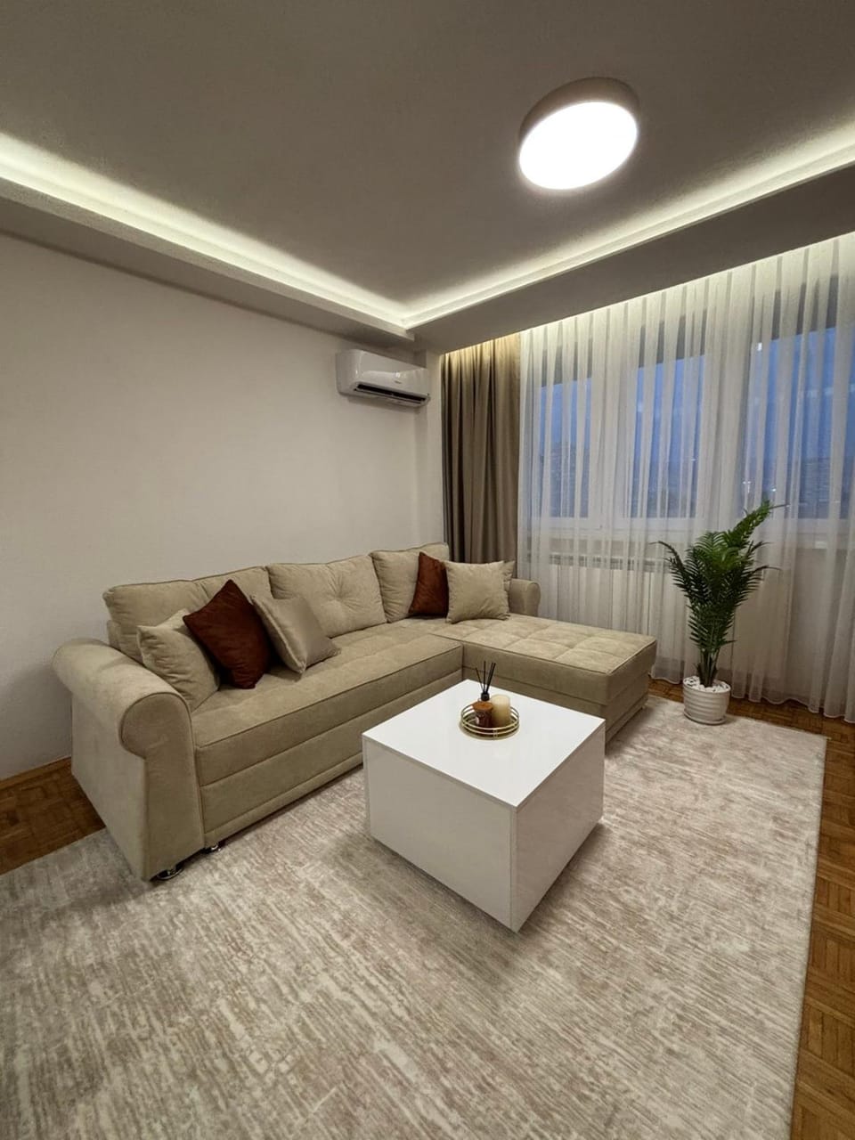 Living room, Seating area, air conditioner
