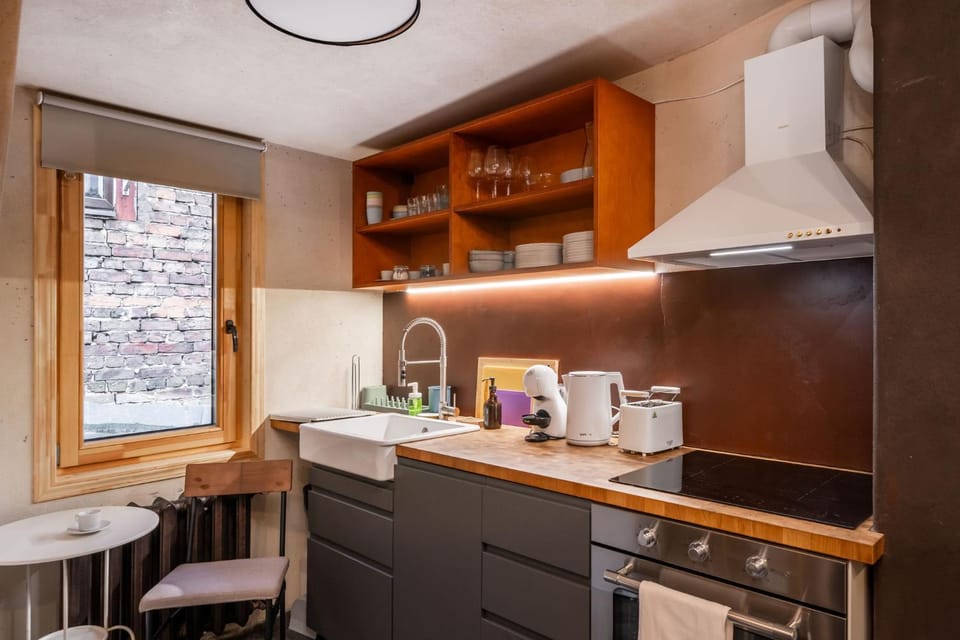 Coffee/tea facilities, Kitchen or kitchenette, Dining area, dishwasher, oven, pet friendly, stove, toaster