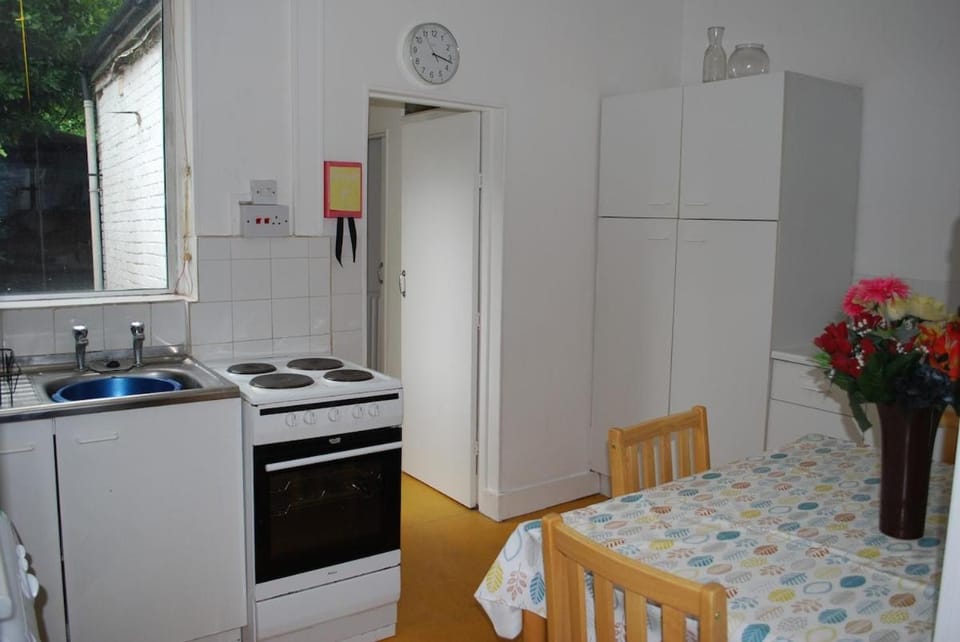3 Bedroom Entire Home in Canterbury City House in Canterbury