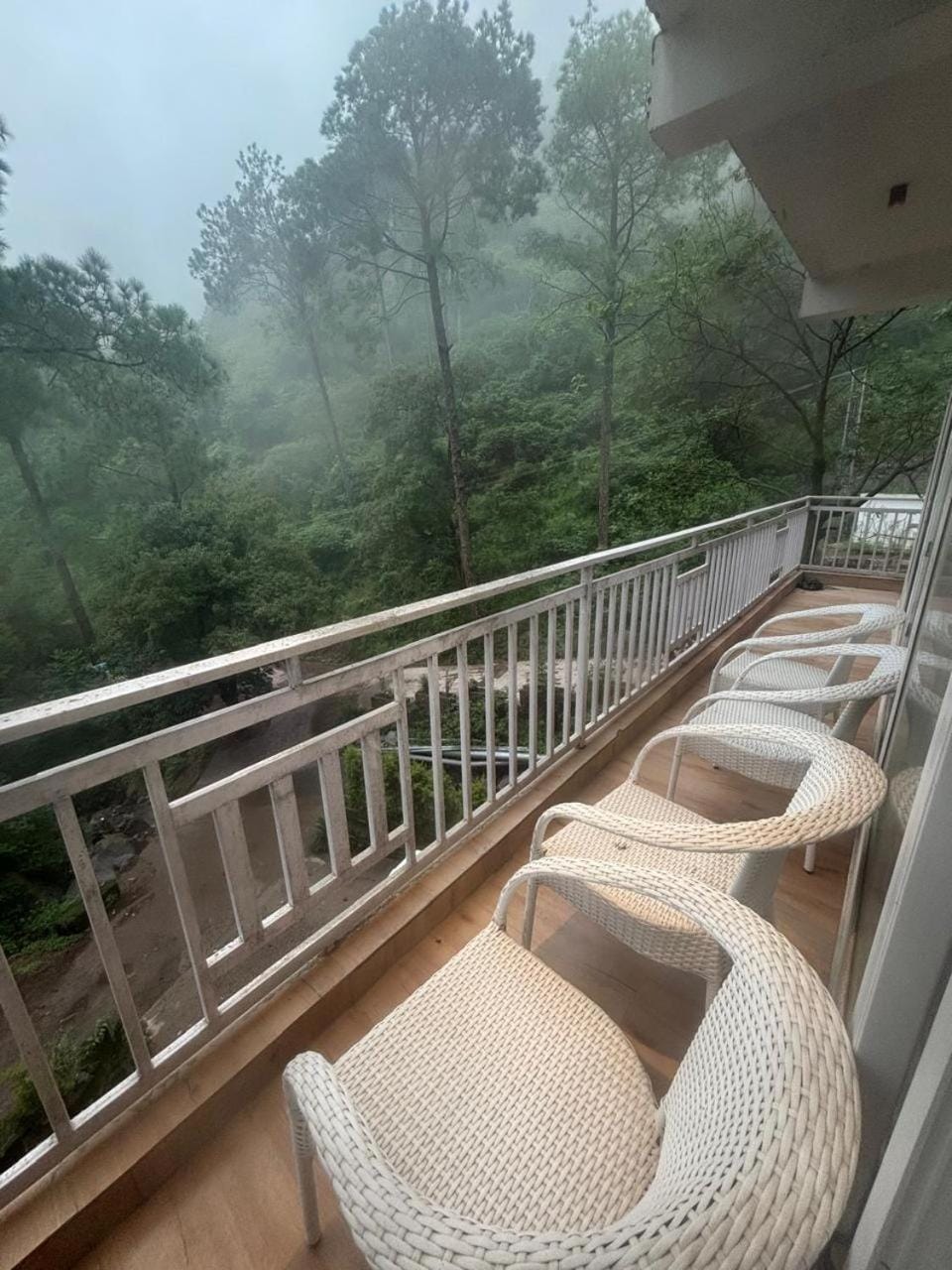 Jungle Holiday Home 3Bhk senic Apartment Apartment in Himachal Pradesh