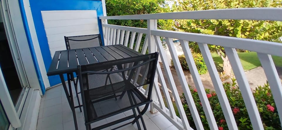 View (from property/room), Balcony/Terrace, Dining area