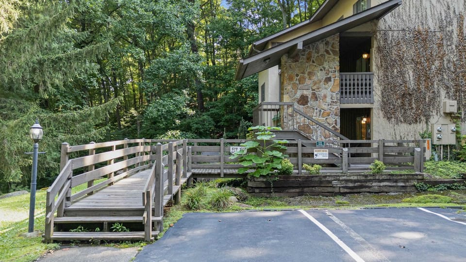 3BR Condo Near Ober Mountain & Downtown Gatlinburg Apartment in Gatlinburg