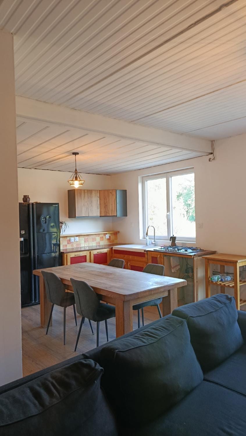 Kitchen or kitchenette, Dining area, stove