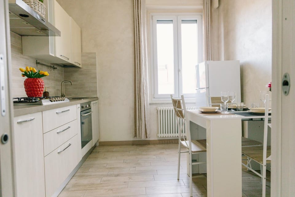 Kitchen or kitchenette, Dining area, oven, stove