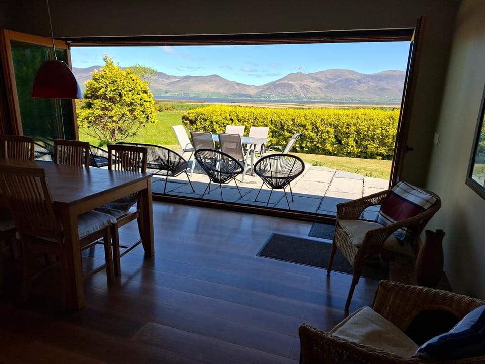 Patio, Natural landscape, View (from property/room), Balcony/Terrace, Seating area, Dining area, Mountain view, Sea view, Sea view, Breakfast, Sunrise