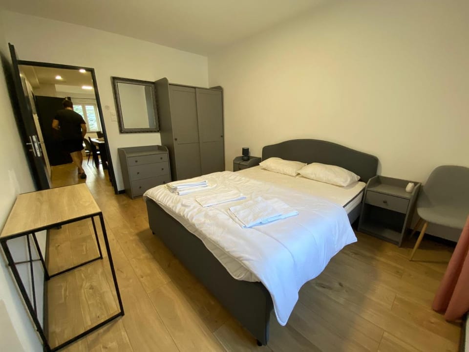 Bed, Photo of the whole room, Bedroom, wardrobe