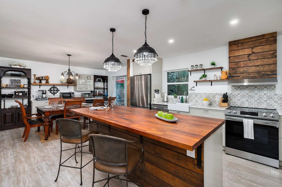 40-Ft Private Pool - Pet-Friendly 15 Min to Beach Villa in Indian River