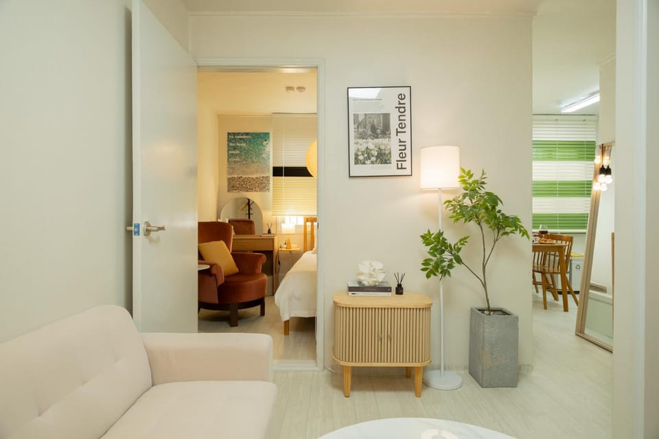 Busan, 6 people, Walking distance to Gwangalli Beach, Parking available, Nampo남천스테이 88 Apartment in Busan
