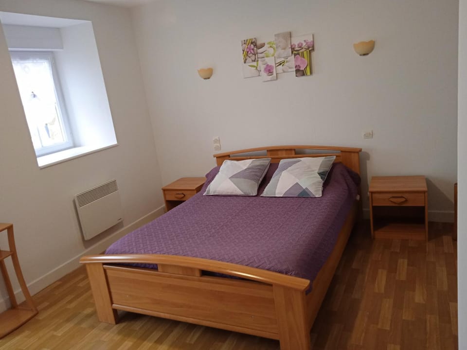 Toilet, Property building, Bathroom, Bedroom, Continental breakfast, internet, locker, towels, wardrobe