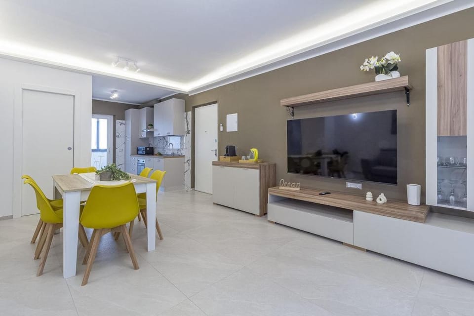 TV and multimedia, Dining area