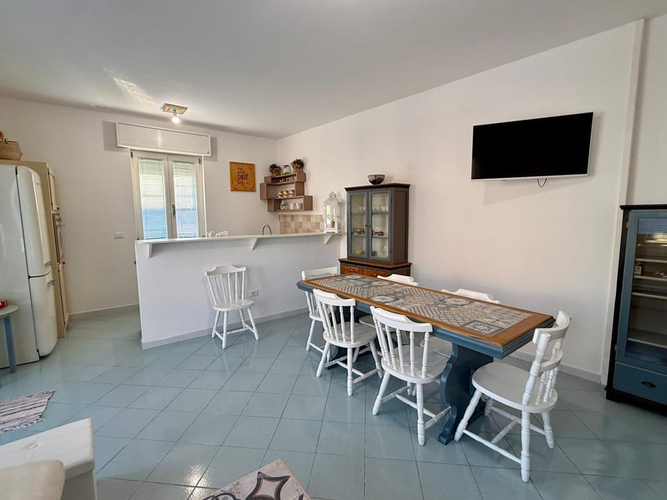 Communal lounge/ TV room, Kitchen or kitchenette, Dining area