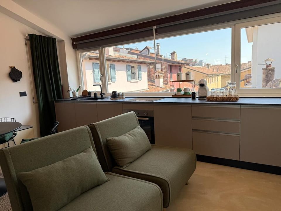 View (from property/room), Kitchen or kitchenette, Living room