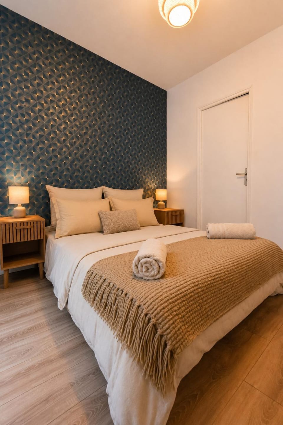 Bed, Photo of the whole room, Bedroom