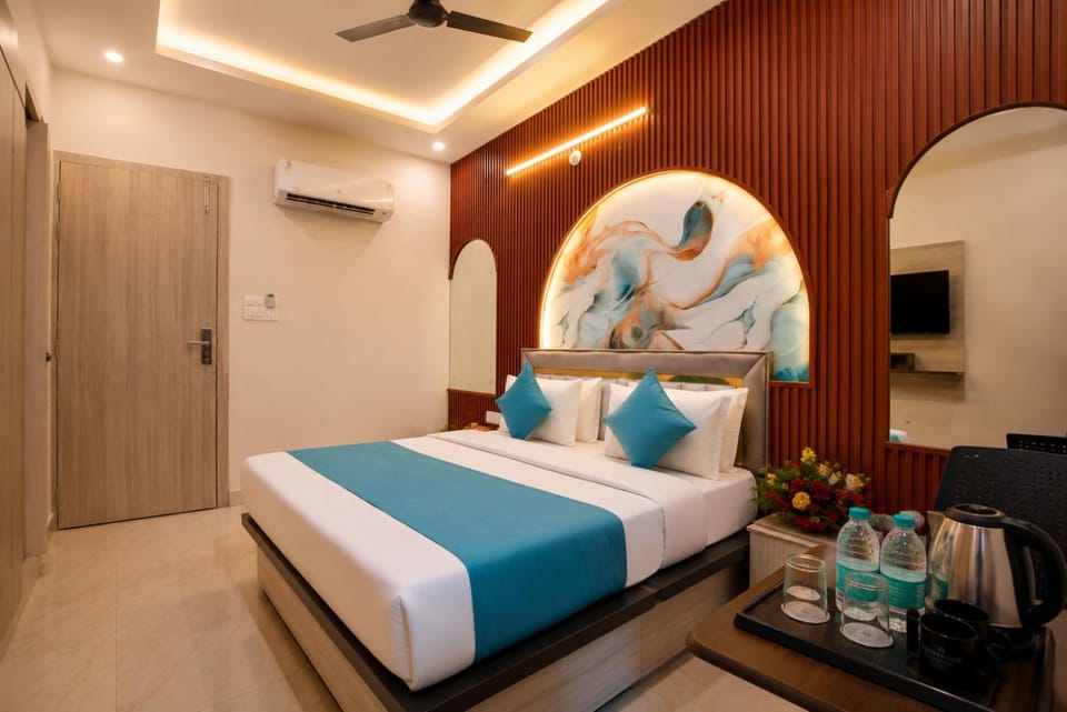 Bed, TV and multimedia, Kitchen or kitchenette, Photo of the whole room, Bedroom, fireplace, wardrobe, air conditioner