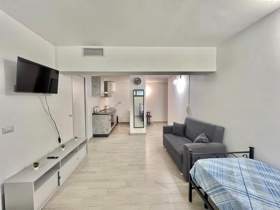 Communal lounge/ TV room, Bed, TV and multimedia, Kitchen or kitchenette, Living room, Photo of the whole room, Seating area, Evening entertainment, Bedroom, minibar, oven