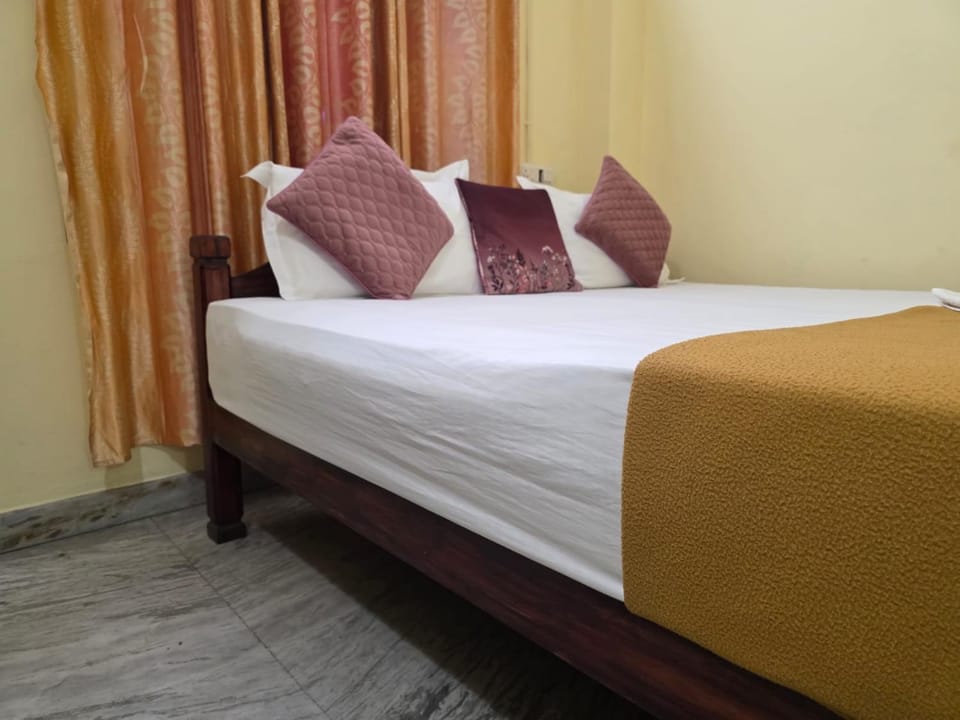 Thadathukalayil Residency, Kumily Busstation Vacation rental in Kerala