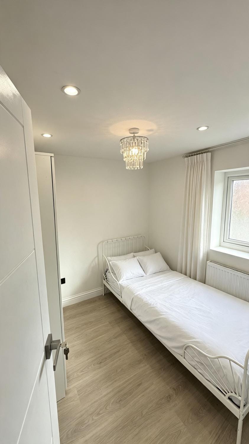 Bed, Photo of the whole room, Bedroom