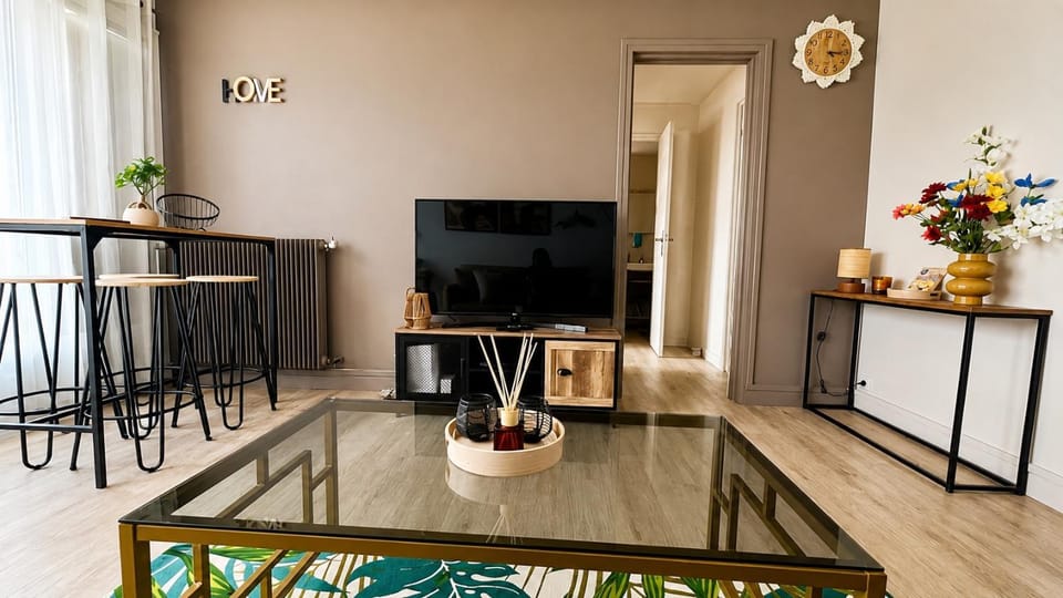 Communal lounge/ TV room, TV and multimedia, Living room, Dining area