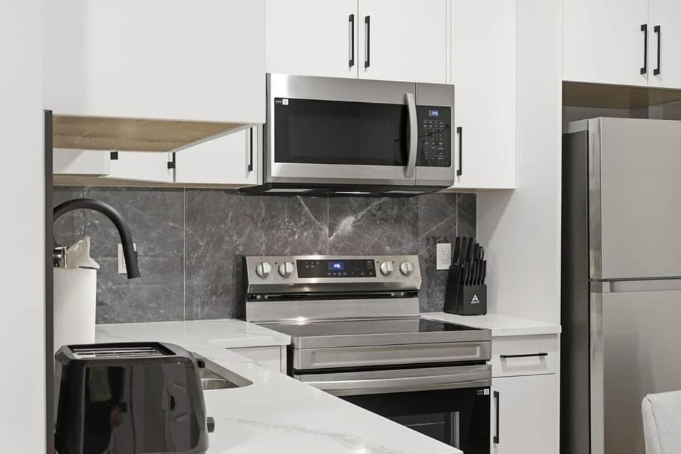 Perfect Inner-City Getaway 2BR House in Calgary