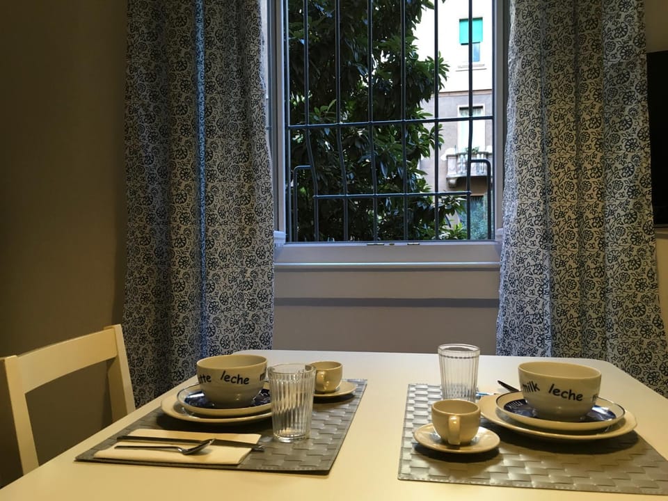 Coffee/tea facilities, Dining area