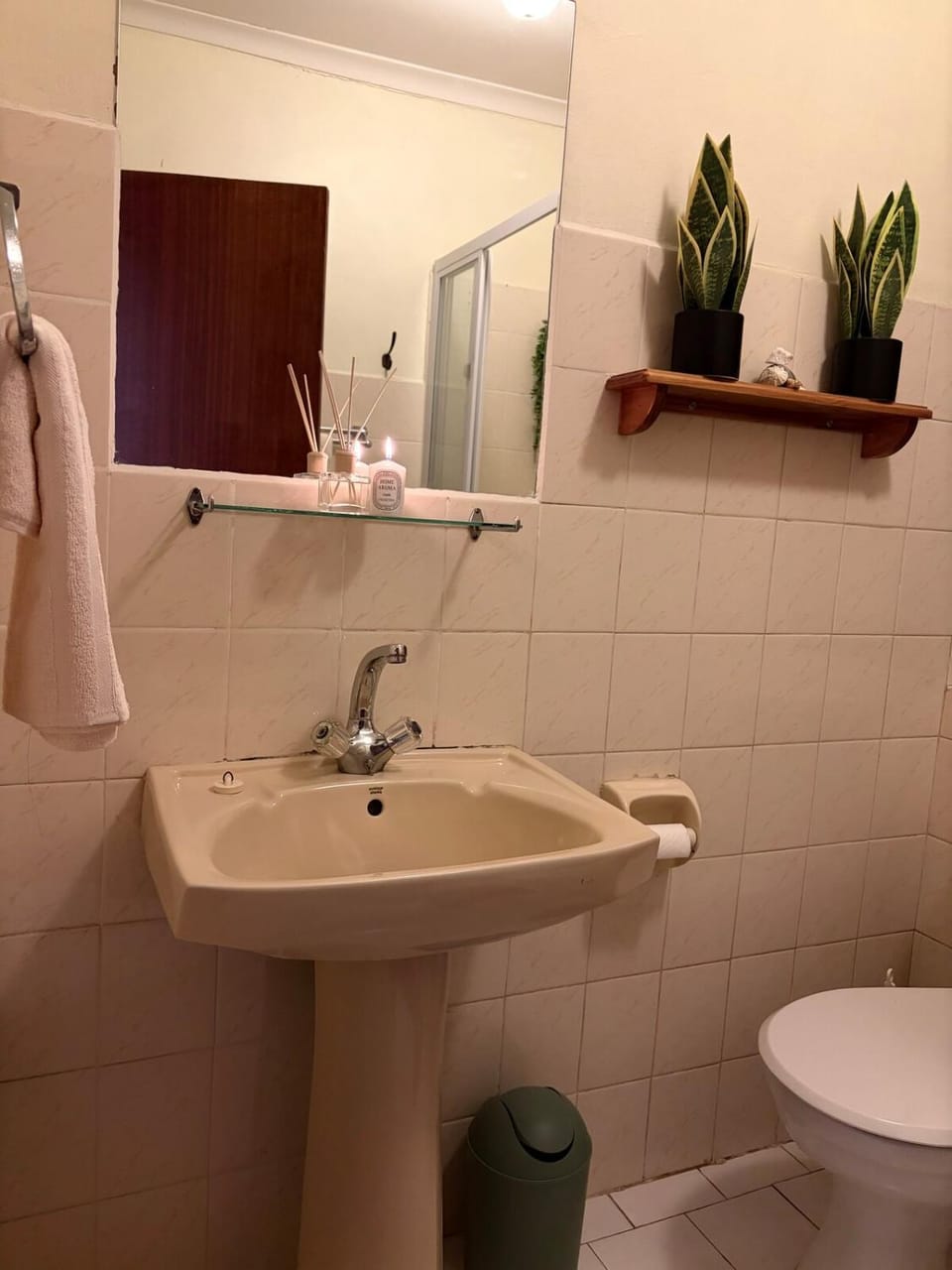Shower, Toilet, Bathroom, towels