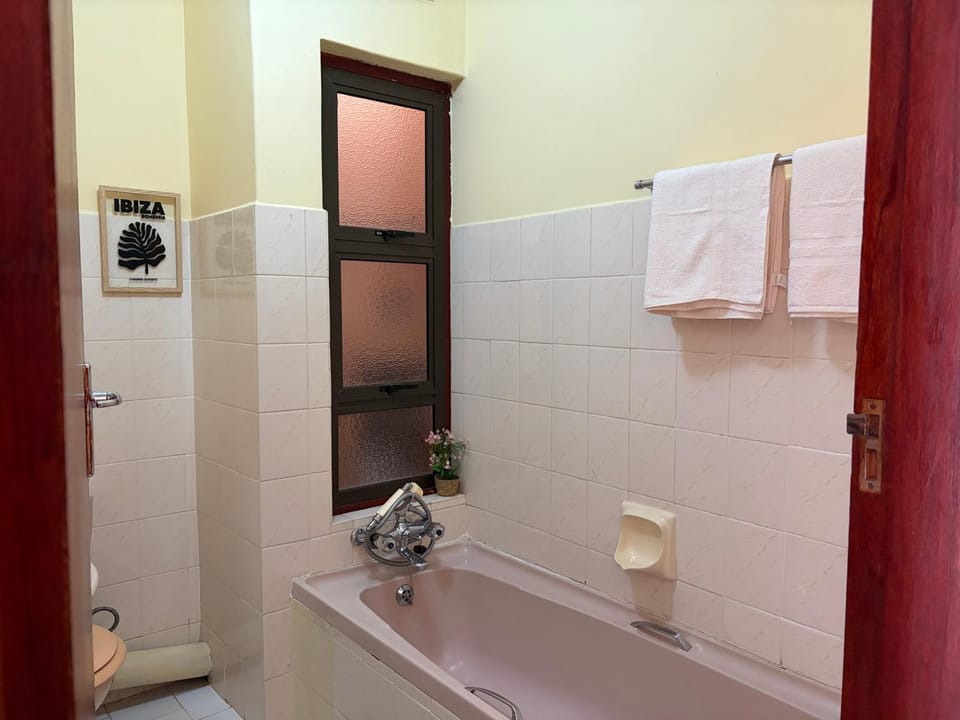 Bathroom, Bath, towels