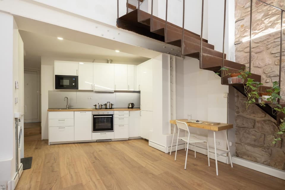 Kitchen or kitchenette, Dining area, dishwasher, oven