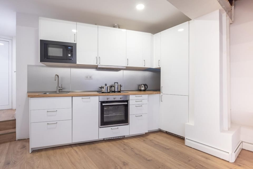 Kitchen or kitchenette, dishwasher, oven, stove