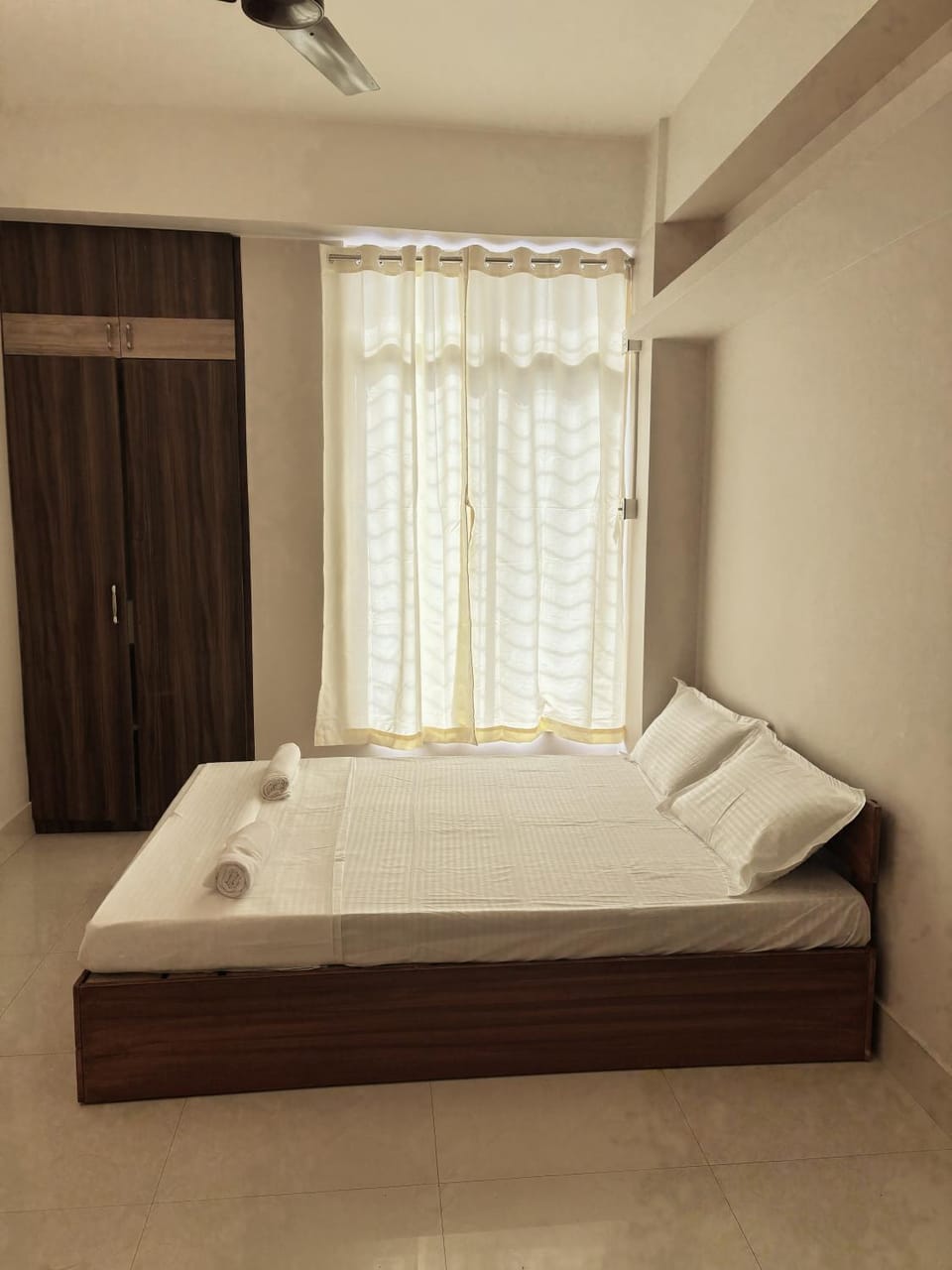 Bed, Bedroom, towels