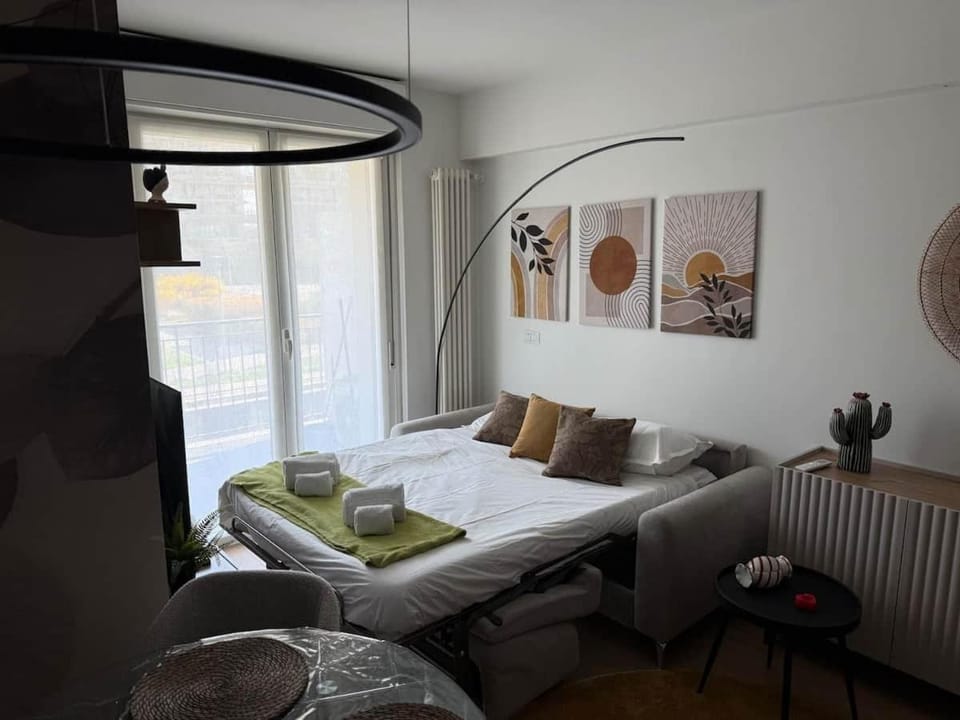 Bed, Living room