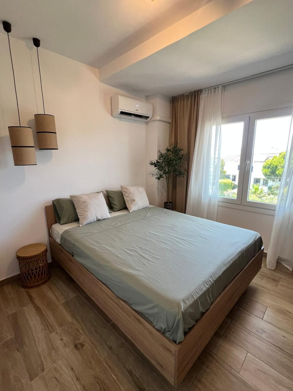Bed, Photo of the whole room, Bedroom, air conditioner