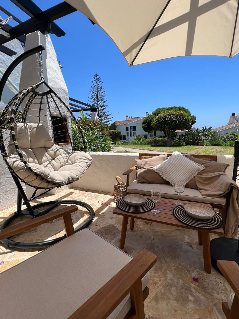 View (from property/room), Balcony/Terrace, sunbed