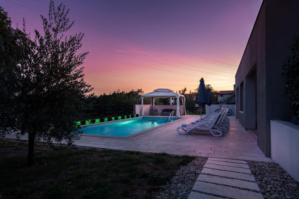Swimming pool