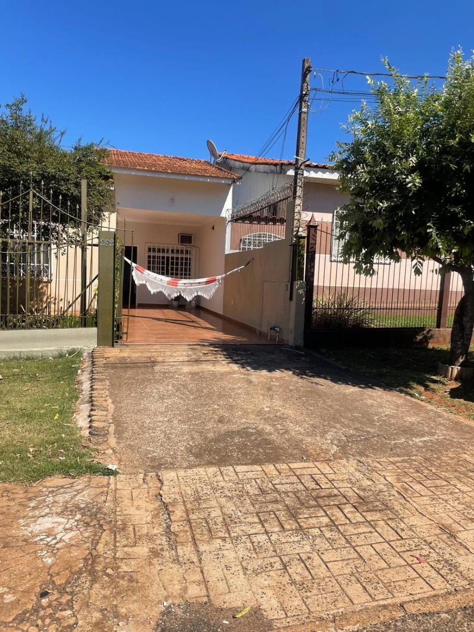 Property building, Day, Neighbourhood, Street view