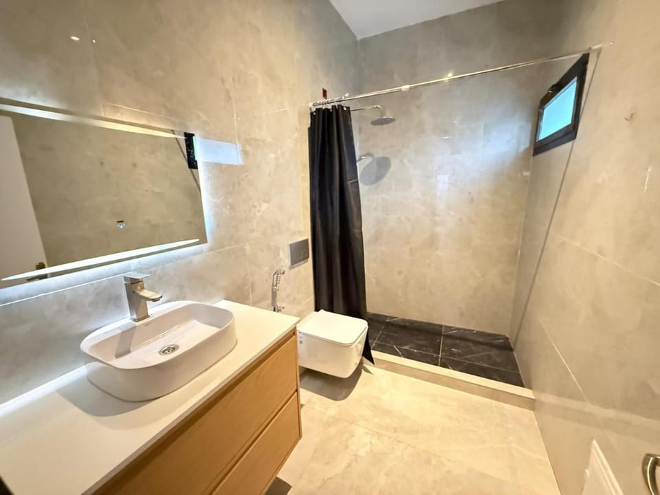 Premium Villa - Sea View - Swimming Pool and Jacuzzi in Sendou Villa in Dakar Region, Senegal
