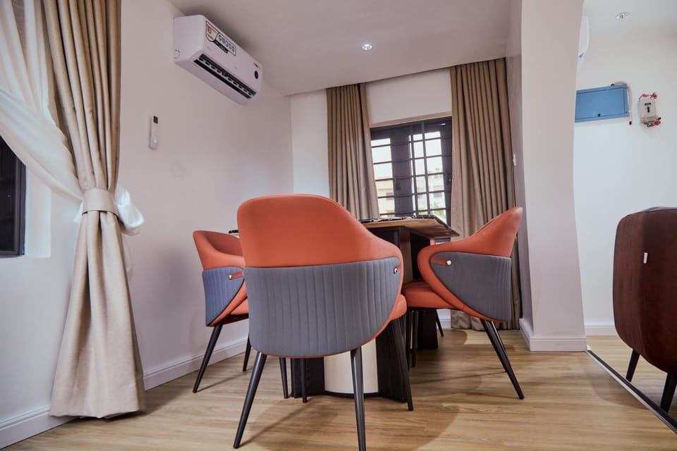 Seating area, Dining area, air conditioner