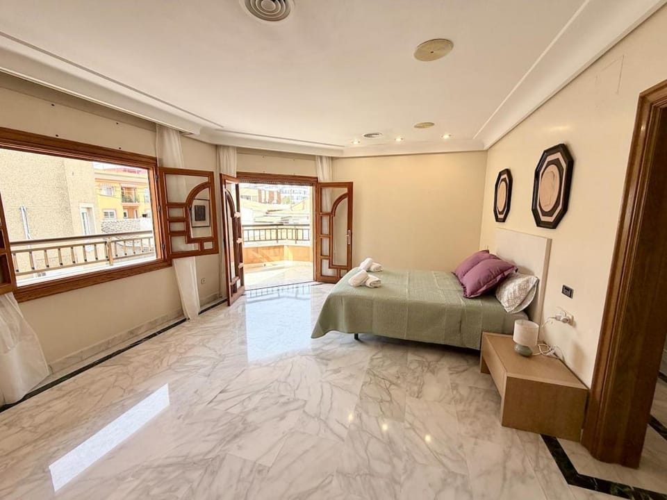 Spacious and bright house in downtown San Pedro for 10 with BBQ House in San Pedro del Pinatar