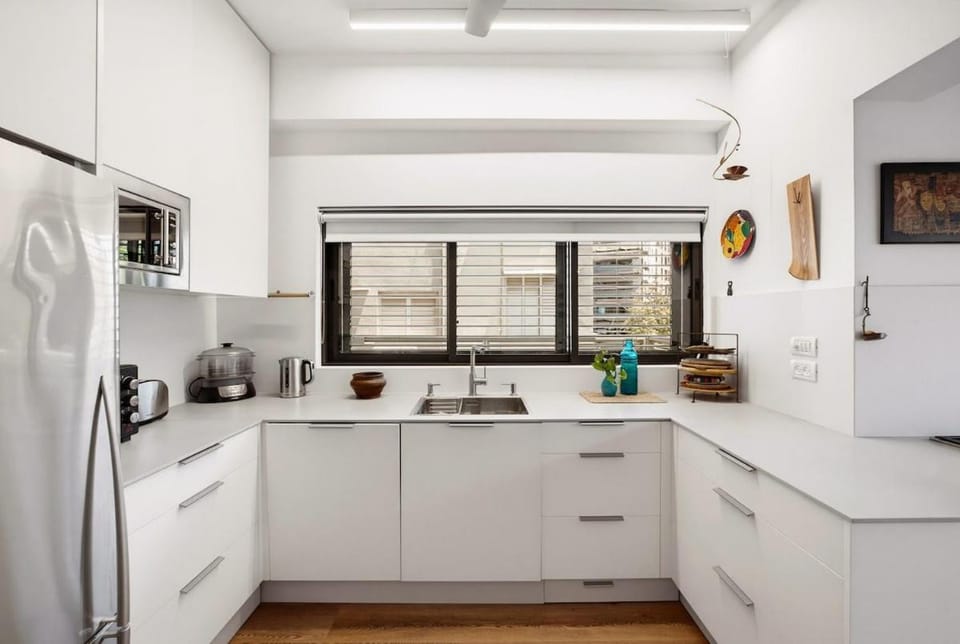 Large Classic Apt Heart of Tel Aviv by SeaNRent House in Tel Aviv-Yafo
