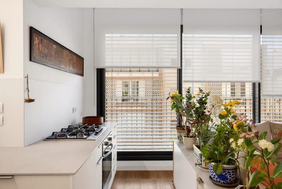Large Classic Apt Heart of Tel Aviv by SeaNRent House in Tel Aviv-Yafo