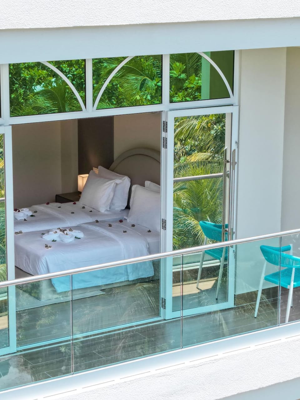 Bed, View (from property/room), Balcony/Terrace, Photo of the whole room, Bedroom