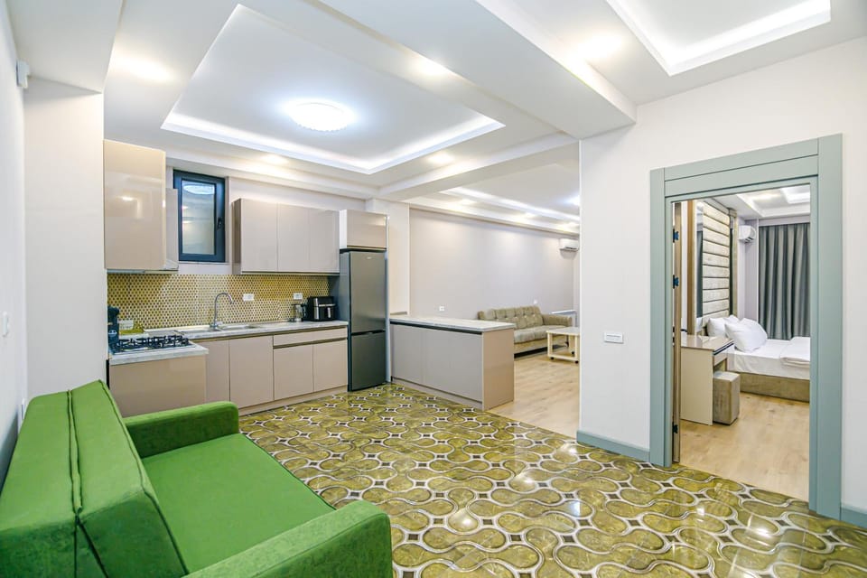 Kitchen or kitchenette, Living room, Seating area, Dining area, stove