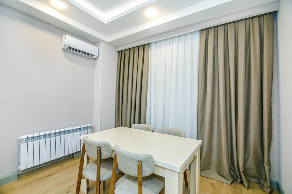 Dining area, internet, air conditioner