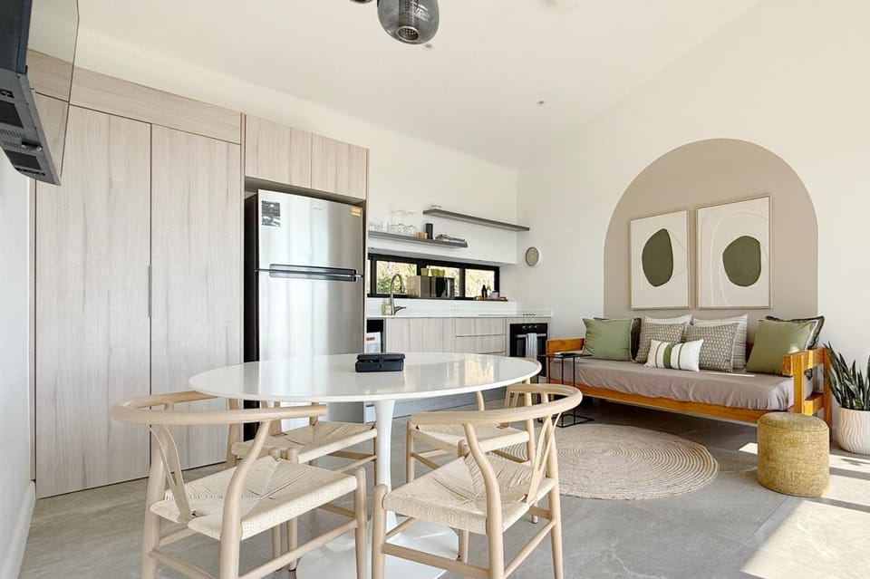 Kitchen or kitchenette, Living room, Dining area, oven