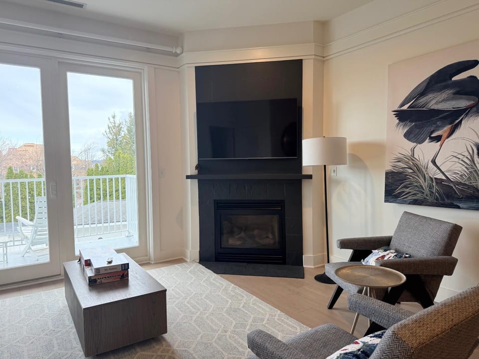 Maritime Suite 2117 in Bay Harbor: A 2-bedroom condo with stunning village views. Apartment in Bay Harbor